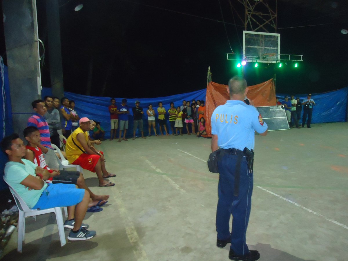 ICPSThreeICPO's tweet photo. #HigalangPulis PI Enterina conducted a pulong-pulong to the Residence of Barangay Bonbonon, Iligan City. https://t.co/nFDjbJ5T72