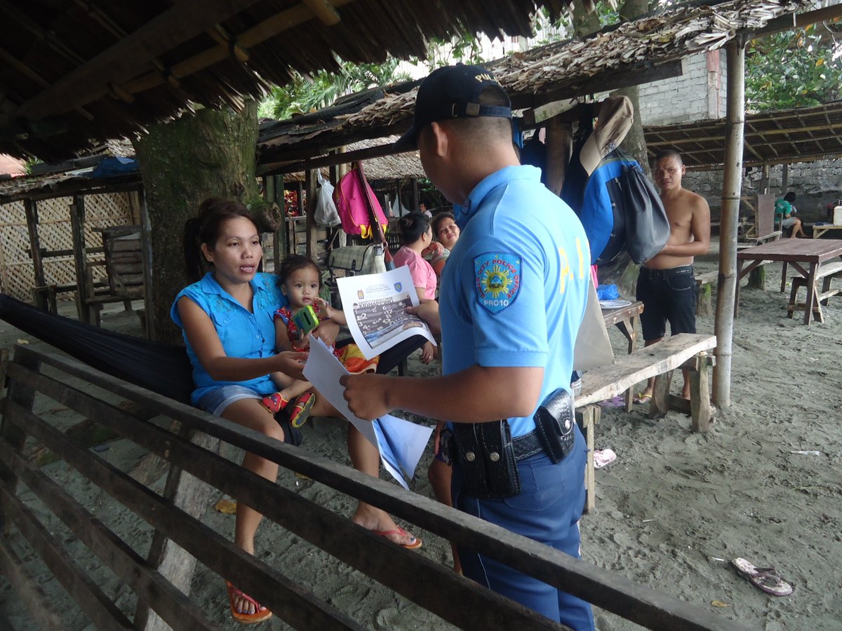 ICPSThreeICPO's tweet photo. #HigalangPulis PO1 Genon conducted a massive distribution of leaflets regarding Crime Prevention Tips. https://t.co/umCg03zzNv