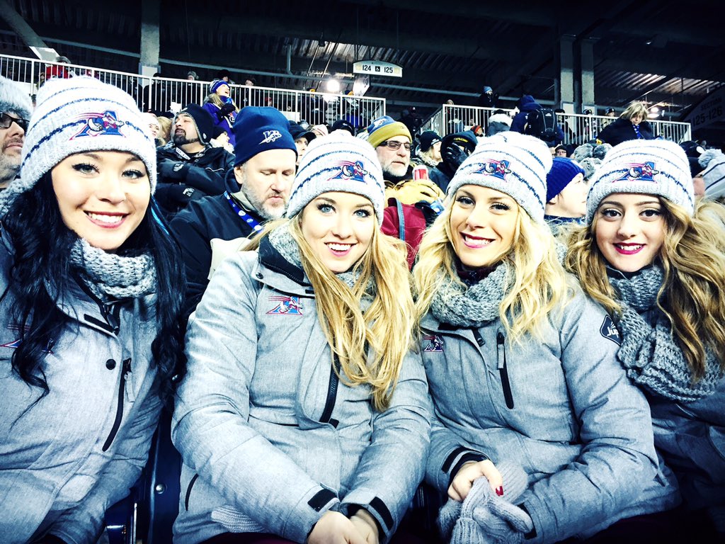 AlsC_Lory's tweet photo. Room 109 watching the Grey cup game ! 🎉🏈🎉 @AlsCheerleaders @AlsC_Sidney @AlsC_Bianca @AlsC_Ashley https://t.co/Rs41qt0Fbv