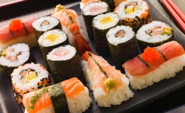 ItsFoodPics's tweet photo. Someone bring me sushi. Thanks https://t.co/MrWAYQNsD3