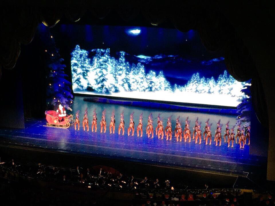 JenniferCarullo's tweet photo. Had a great time with my #MKT3309EventMarketing class at the #RockettesChristmasSpectatular Tuesday night!! 🎄❄️🎅🏼 https://t.co/l8unQTFANR