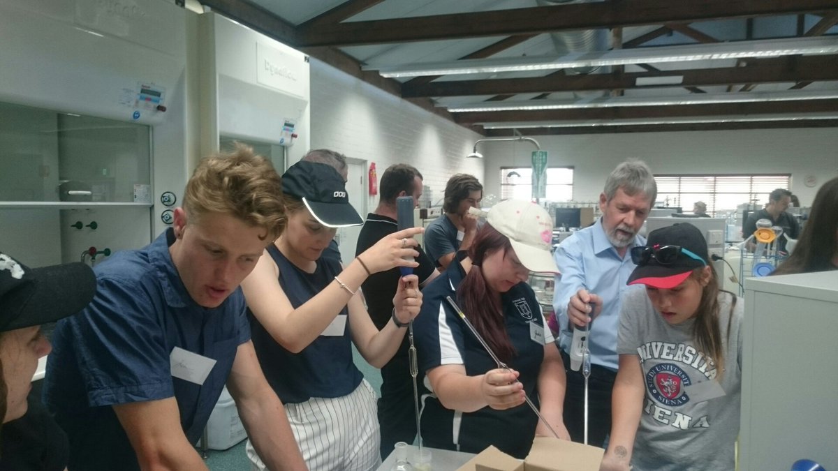 PICSEUoA's tweet photo. Applying chem class to the real world #titration #yalumba #PICSE2015 https://t.co/u5Whx73HIa