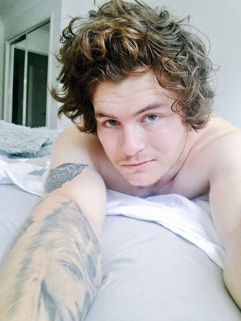 Howelly123 tweet picture