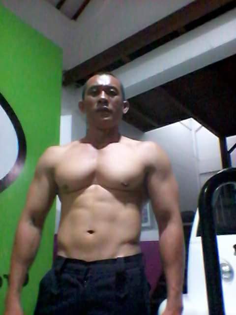 beefy_bears's tweet photo. indonesian guy https://t.co/5XyN3uVMe6