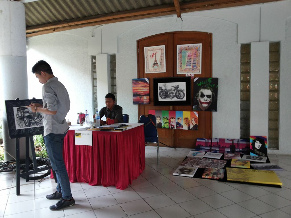 CommWeek19's tweet photo. Yuk mampir ke Bazaar @CommWeek2015 ,semuanya ada disini! #CommWeek2015 https://t.co/0QAS1lnX6x