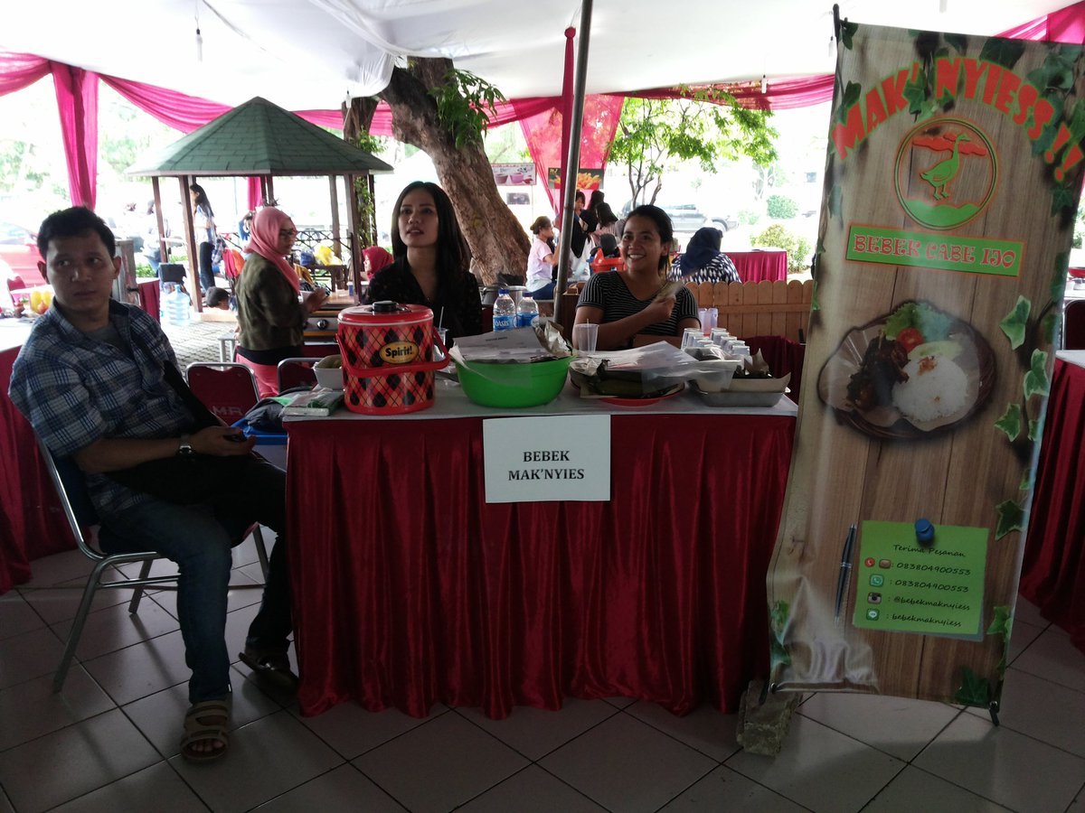 CommWeek19's tweet photo. Yuk mampir ke Bazaar @CommWeek2015 ,semuanya ada disini! #CommWeek2015 https://t.co/0QAS1lnX6x