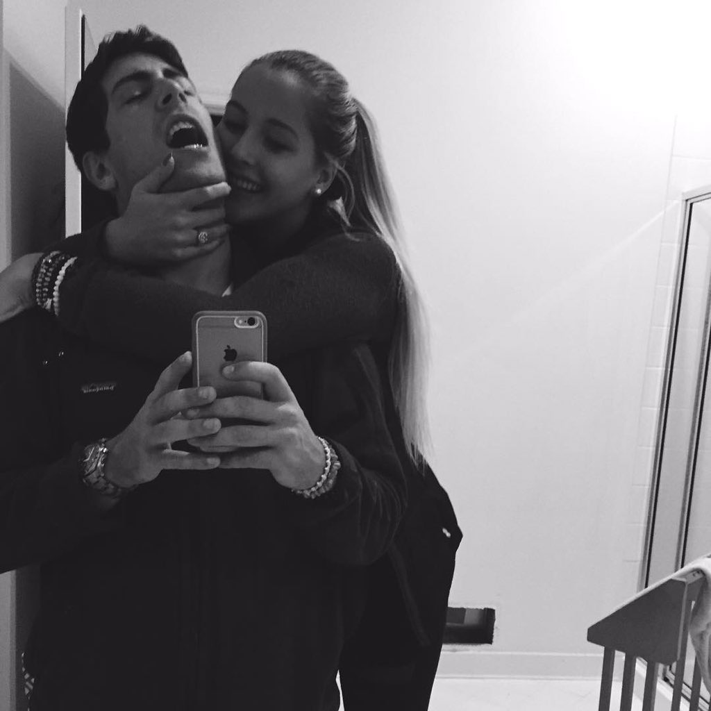 theallknowerno's tweet photo. mirror pictures stay winning https://t.co/MNMBTsEbAK