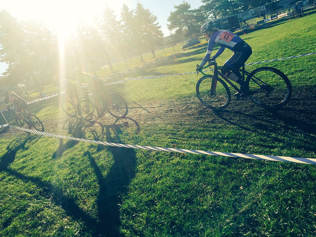 Miller_Carson's tweet photo. Front group on Lap 1! @kenda_super battled after an early crash to finish in 6th at #CrossTheClaw #CrossRevolution. https://t.co/EMlrYL5ZVJ