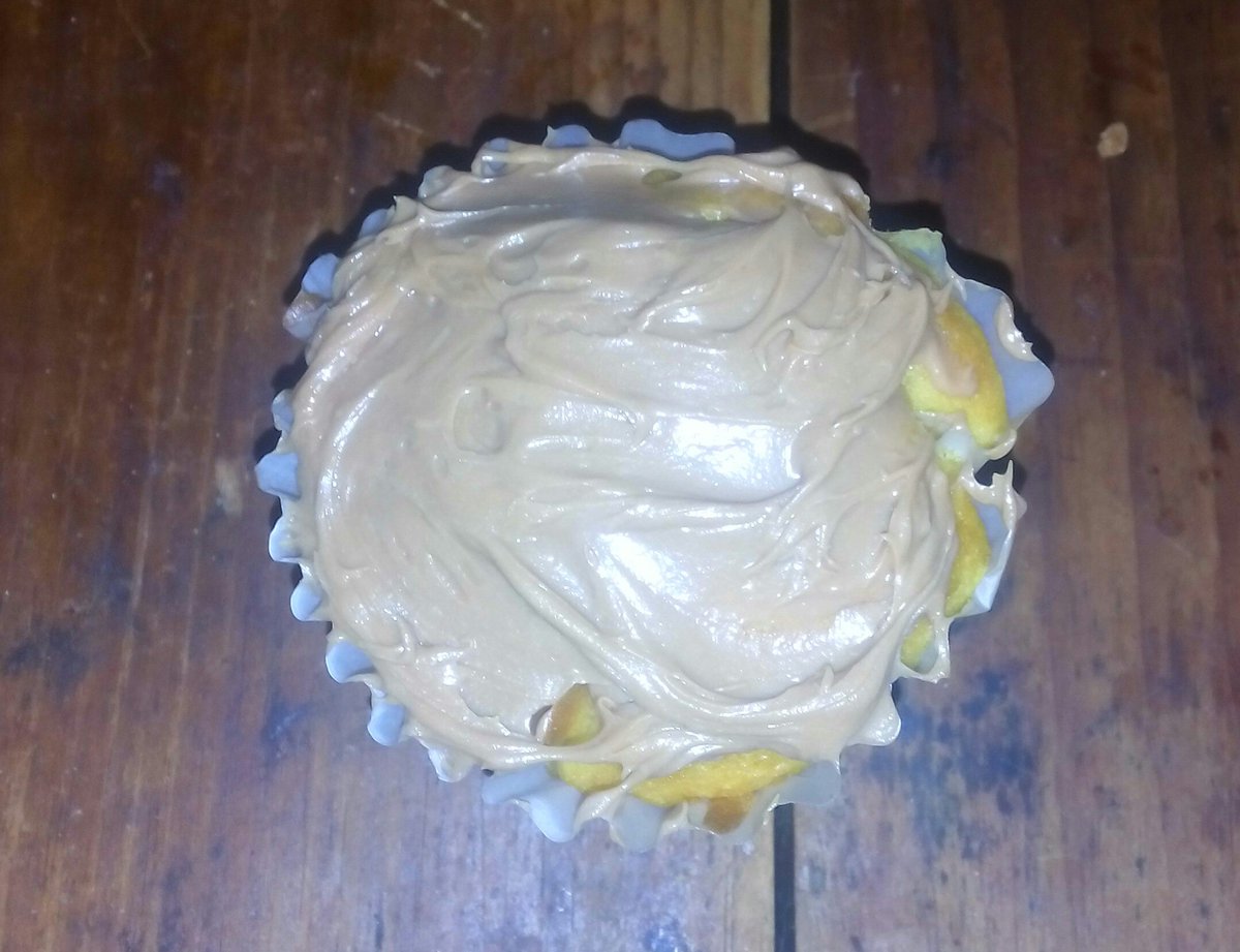 MsMSocialStudy's tweet photo. With mom injured, the kids have had to cook. 9 year old Arwen does the baking, and never forgets to #BakeItForward https://t.co/IymkS10GCK