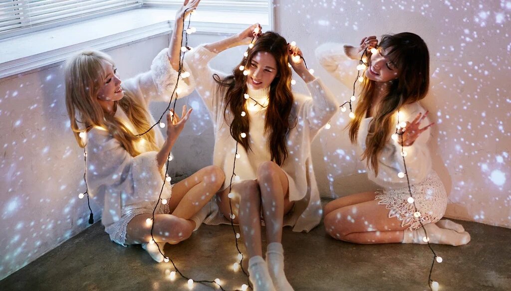 teaengoo's tweet photo. [INFO] Dear Santa MV teaser will be released today at 7pm KST https://t.co/CuaprC9IKv