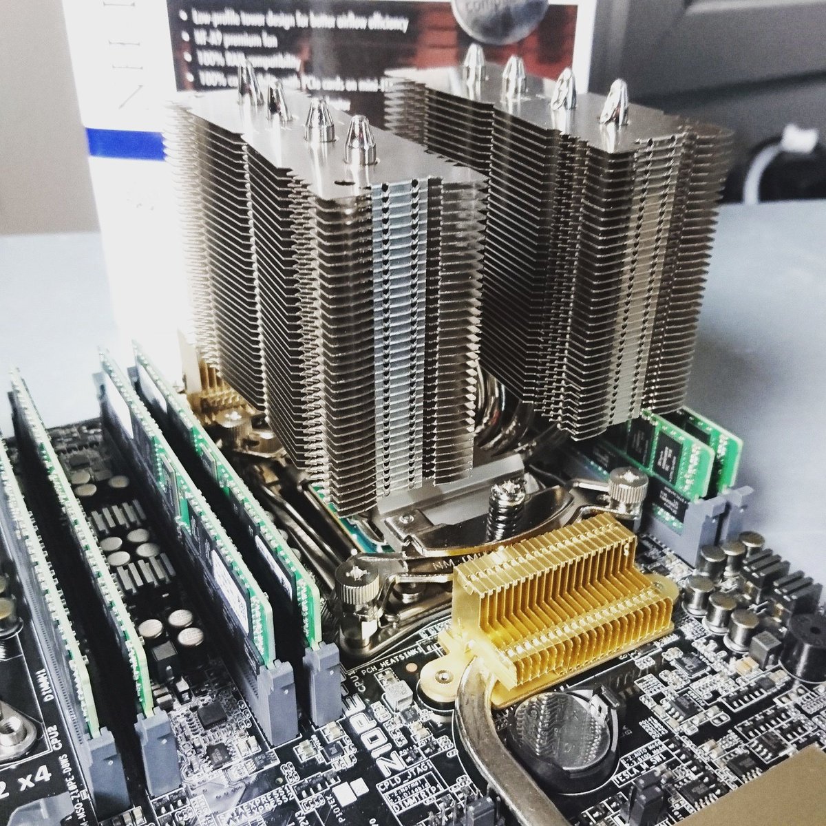 LinusTech's tweet photo. Coolers arrived for the 24 core 256GB RAM machine XD https://t.co/AU8AYi8EFe
