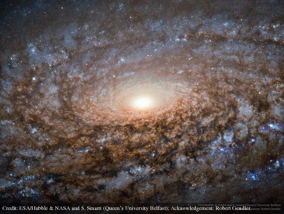 apod's tweet photo. In the Center of Spiral Galaxy NGC 3521: https://t.co/zvL1oXreBG (follow link for explanation) https://t.co/mH5BcxqBkD