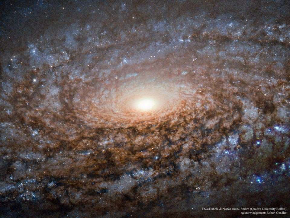 ObservingSpace's tweet photo. In the Center of Spiral Galaxy NGC 3521 https://t.co/XnTpbAm7JQ #apod #galaxy #space https://t.co/Wq8xa0pDGs