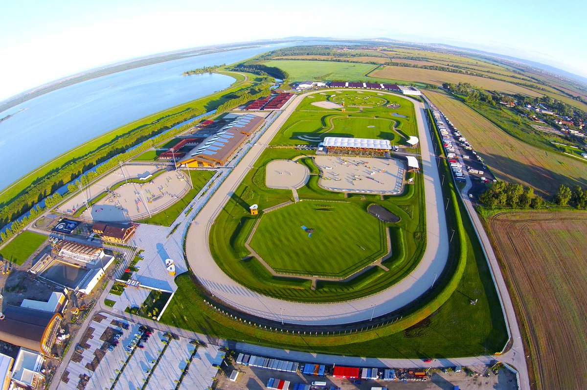 TriathlonZone's tweet photo. This looks like one very cool place to race a Challenge Half https://t.co/C7YJv3Tp5Z @Challenge_Famil @ChallengeSMRN https://t.co/92qAcs0YNi