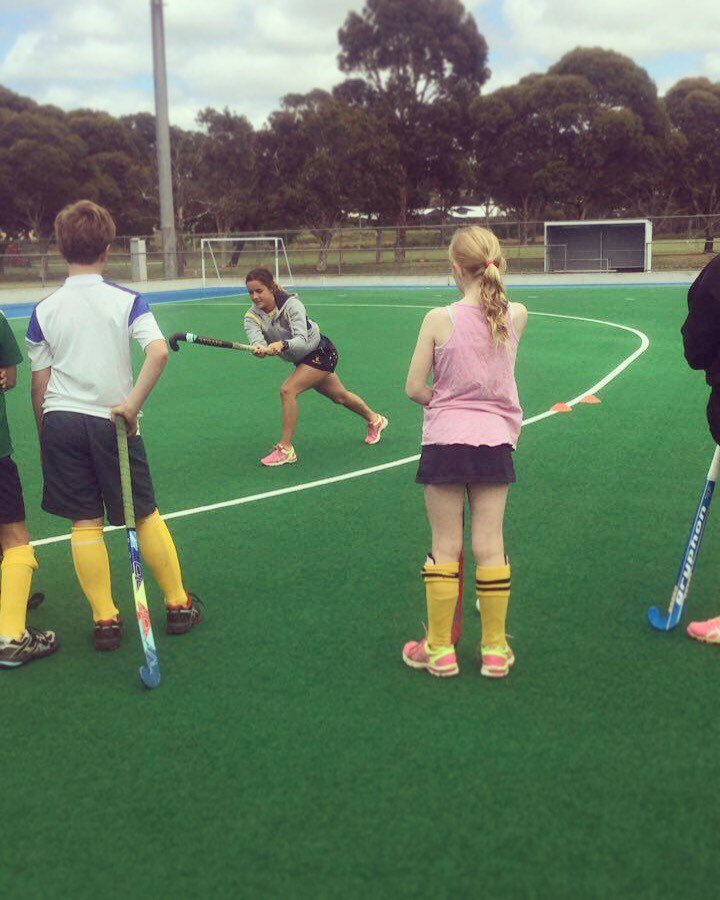 ameliaespence's tweet photo. Had a great weekend down in Albany coaching some future stars with the CD22 crew @RitualHockey https://t.co/YscNUeAHmh