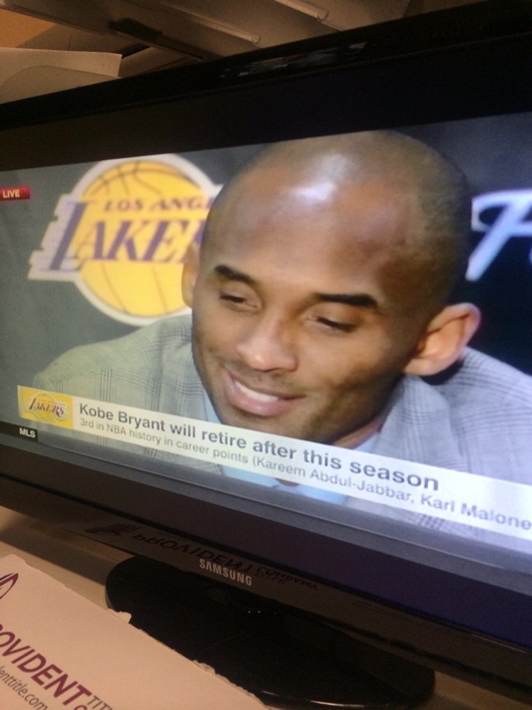 SenereyD's tweet photo. I don't think I've ever seen Kobe smile sooo much! Glad to see him happy... Sad to see him go! #postgamereaction https://t.co/aahjQA6M86