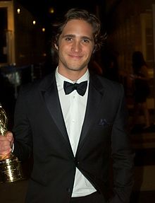 A happy dapper 25th birthday to Diego Boneta!  