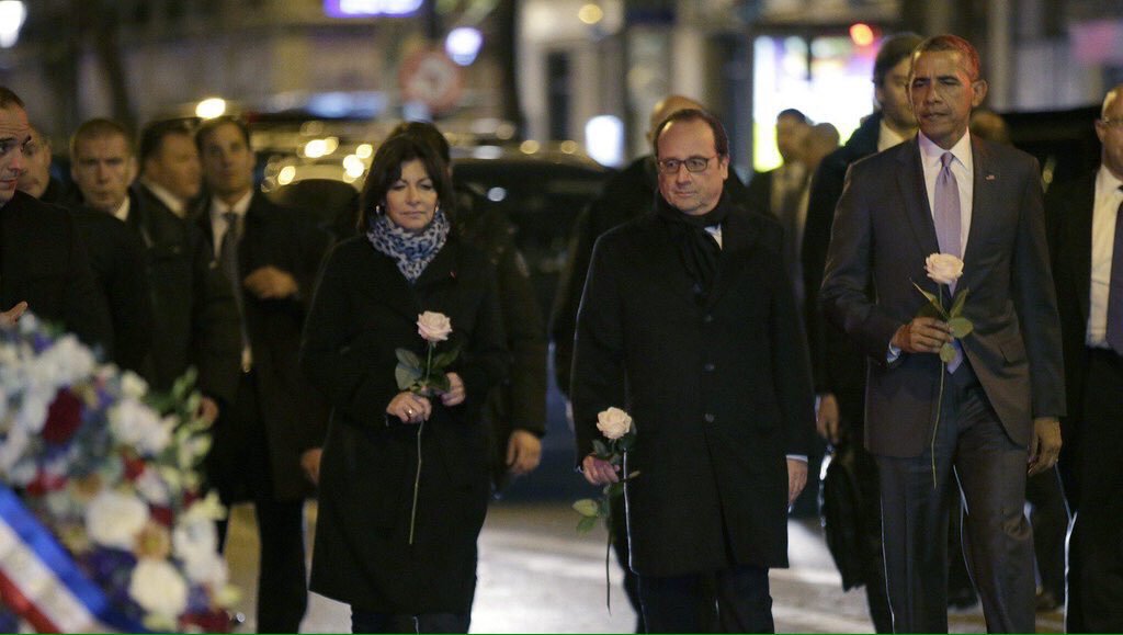 Anne_Hidalgo's tweet photo. Merci au Président @BarackObama pour son hommage aux victimes des attentats du 13 novembre #NousSommesUnis https://t.co/bMjflMerlr