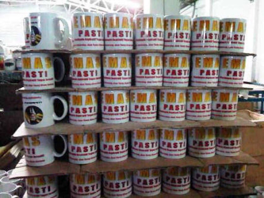 galeriPWK's tweet photo. Souvenir MUG 
Paling Murah Se Jawa Barat
Info Pemesanan 085759108070
@RUPAKARTA @infobdg  @MRKFans @MRKFans https://t.co/XeFsSnz4FA