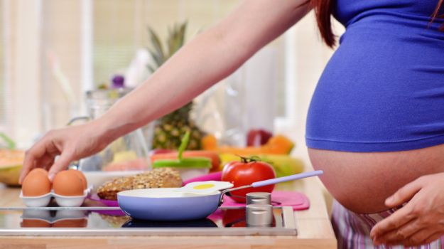 NDTVFood's tweet photo. The million dollar question: Should you be eating for two while pregnant? https://t.co/LpmPJJoN5H #pregnancyquestion https://t.co/SuIOQM8sfC