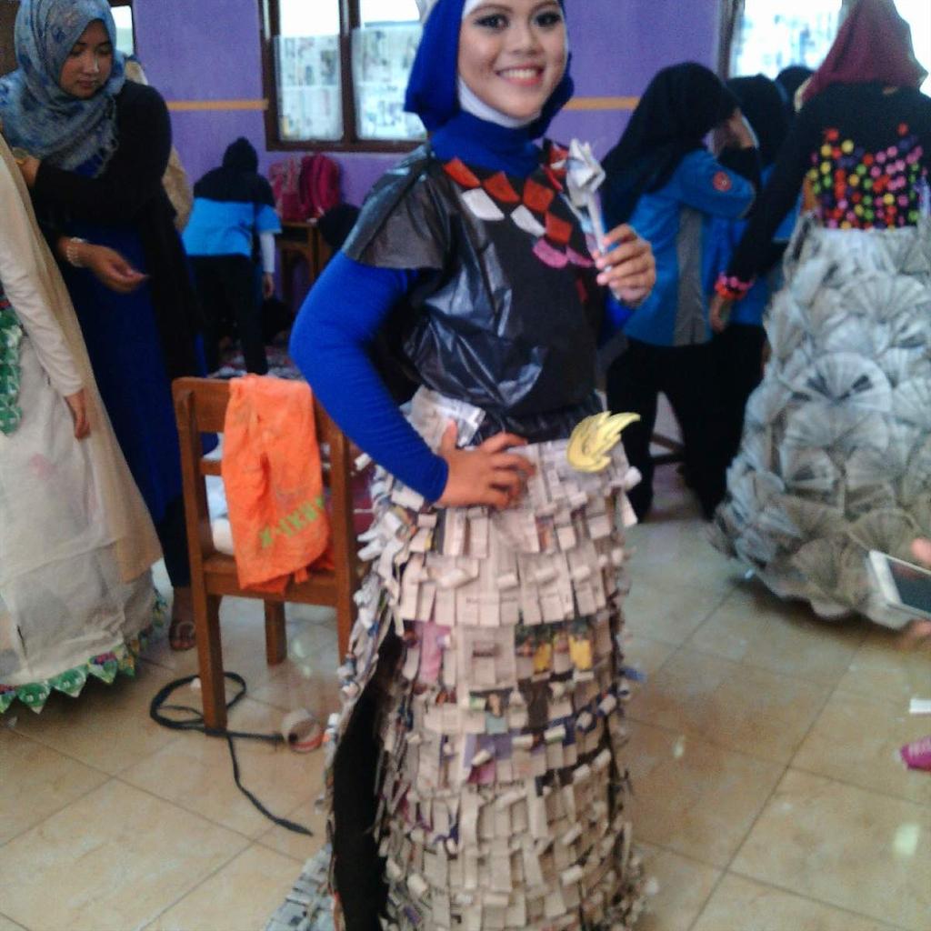 smktk_plus's tweet photo. Modelll teknomedika plus dari daur ulang 
#prokerosis2015/2016 https://t.co/kYsw0UM82H