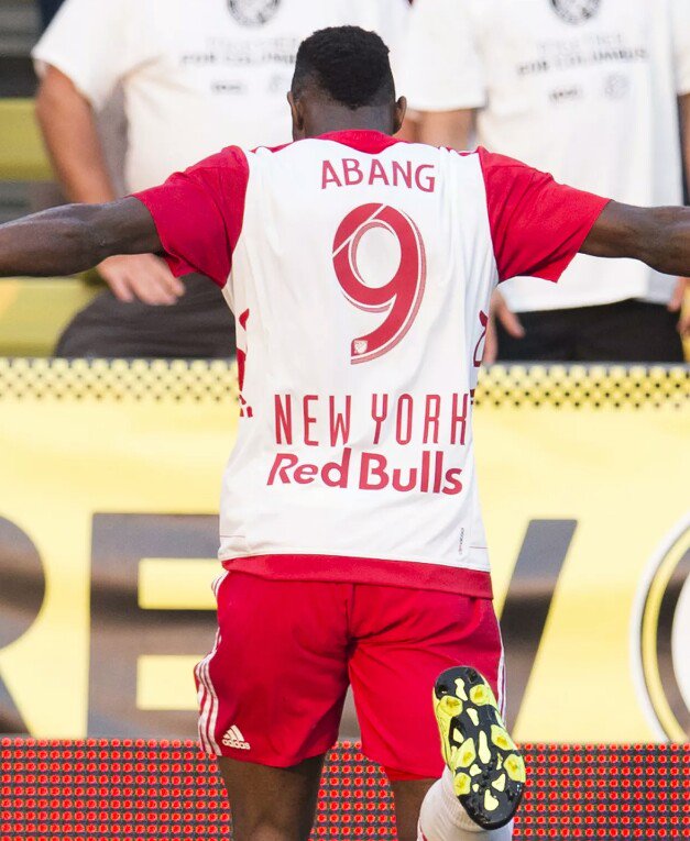 Adek: "Mak abang masuk tipi, Mak!
Emak: "Ah yg boneng lu dek.. Mane?
Adek: "Itu, Mak! Noh!
Emak: "Oiye anak emak!" 😍