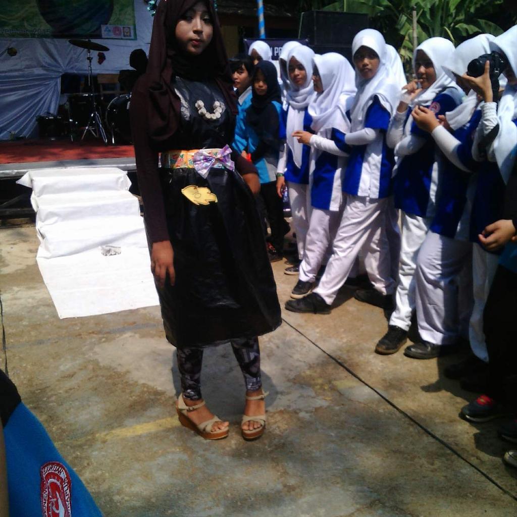smktk_plus's tweet photo. Modelll teknomedika plus dari daur ulang 
#prokerosis2015/2016 https://t.co/mo3BxOchAV