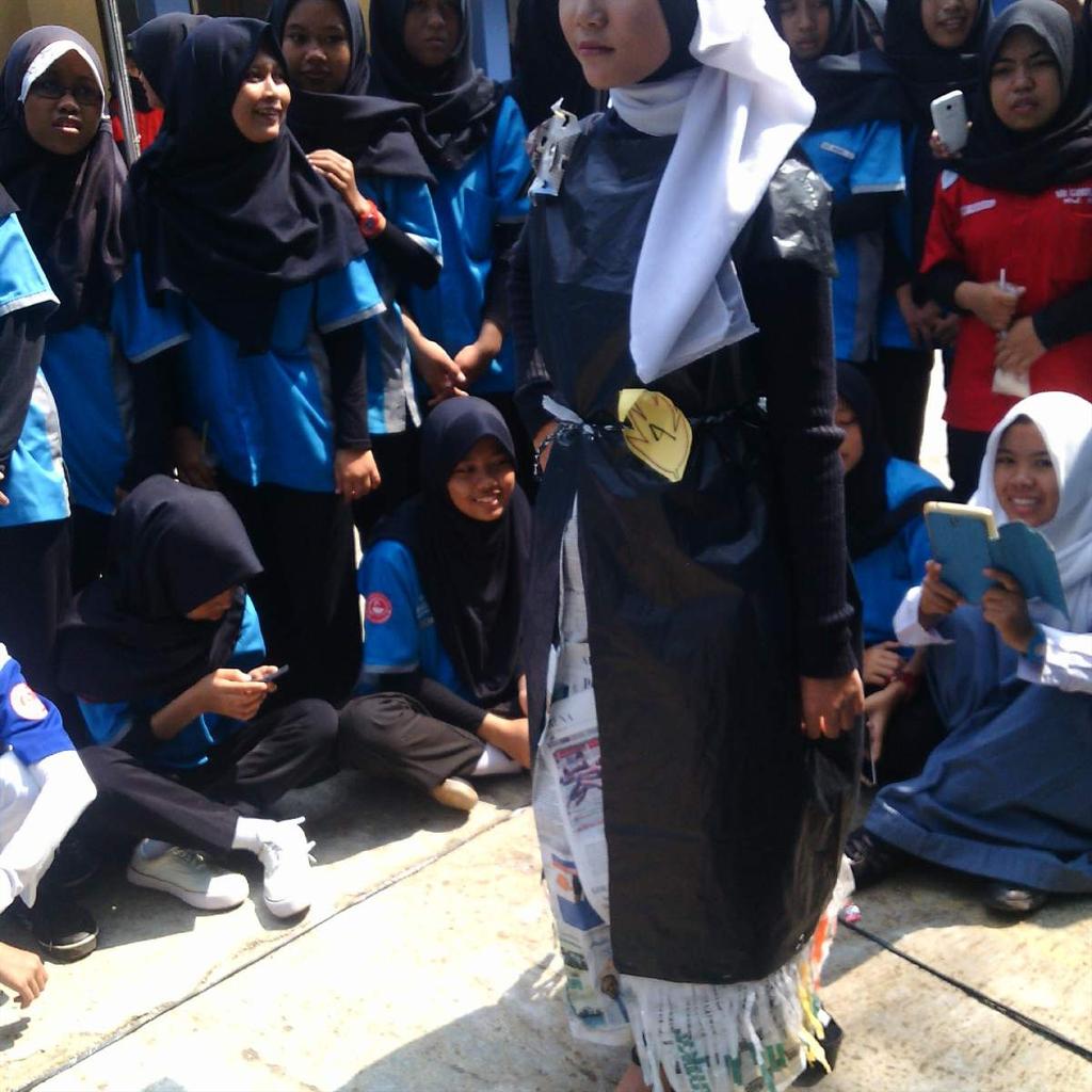 smktk_plus's tweet photo. Modelll teknomedika plus dari daur ulang 
#prokerosis2015/2016 https://t.co/kYsw0UM82H