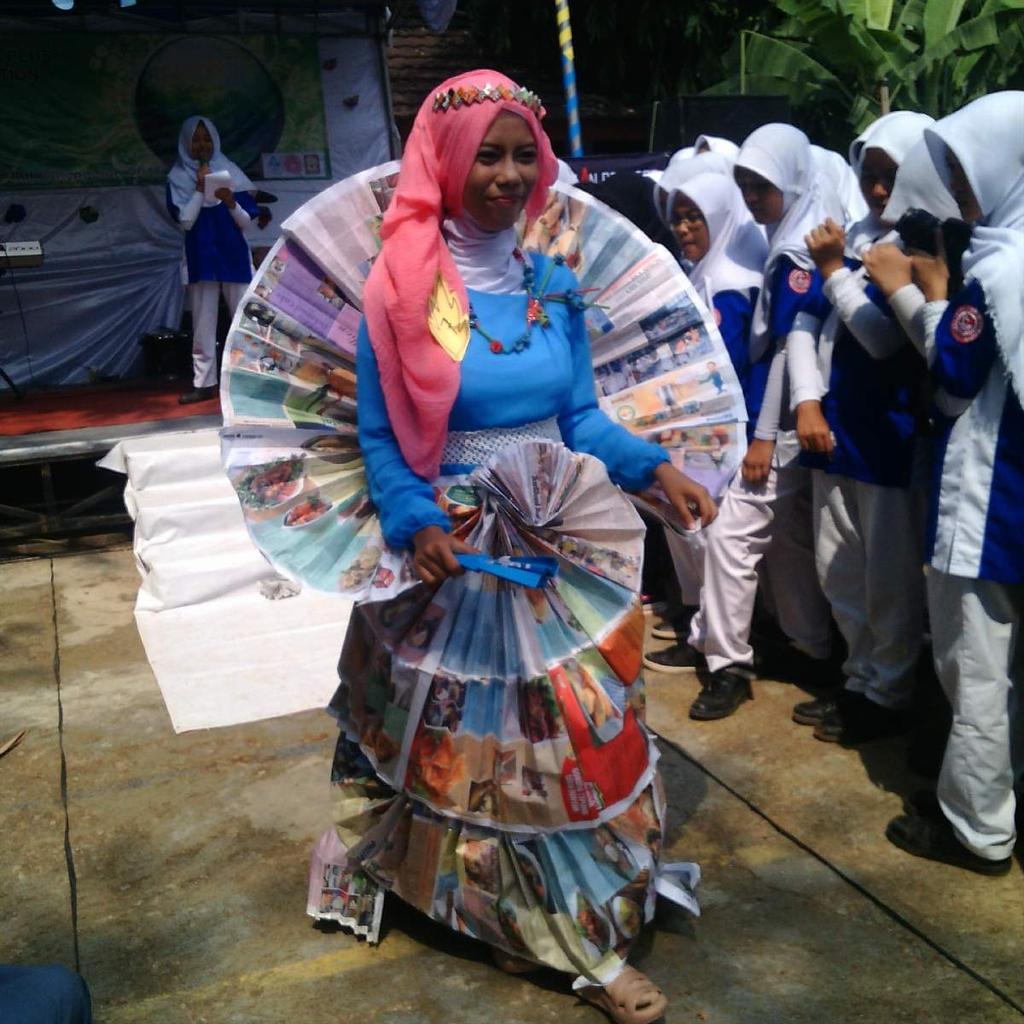 smktk_plus's tweet photo. Modelll teknomedika plus dari daur ulang 
#prokerosis2015/2016 https://t.co/Rad5xXInrl
