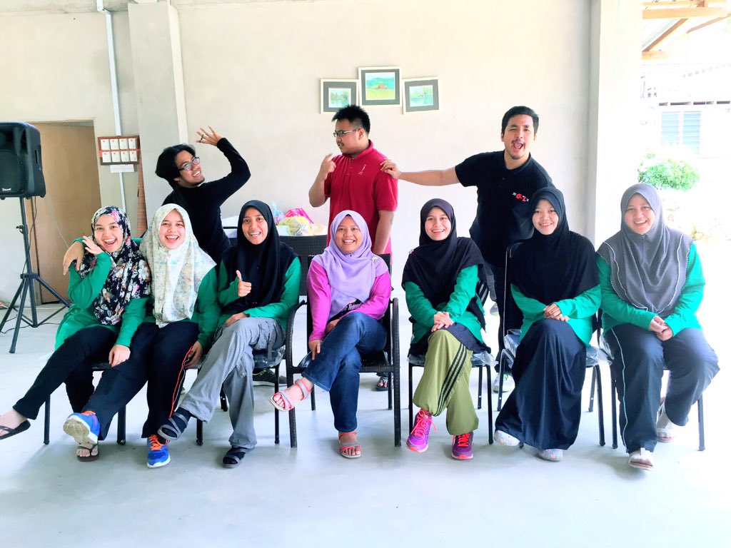 emoloverezdidi's tweet photo. Geng veteran di #BitNByte5 π Terima kasih @isa_o9 krn berjaya jayakan fd ISA tahun ni ππ» Ktorg enjoy fd korang π€ https://t.co/oE3Di2mQu0