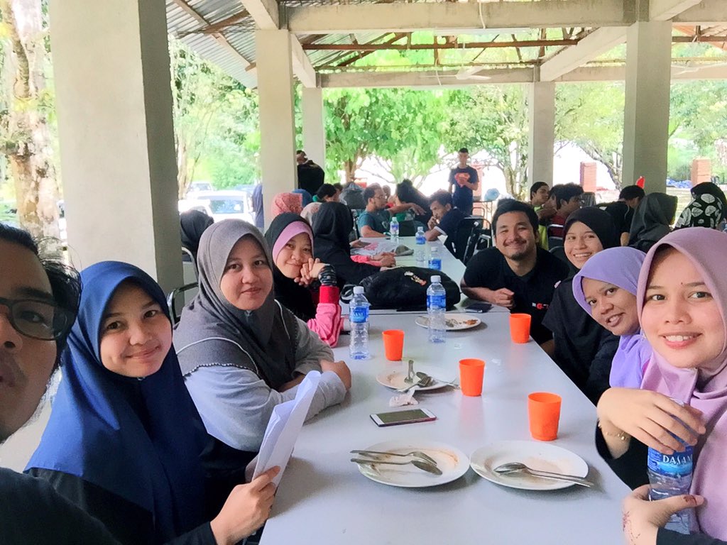 emoloverezdidi's tweet photo. Geng veteran di #BitNByte5 π Terima kasih @isa_o9 krn berjaya jayakan fd ISA tahun ni ππ» Ktorg enjoy fd korang π€ https://t.co/oE3Di2mQu0
