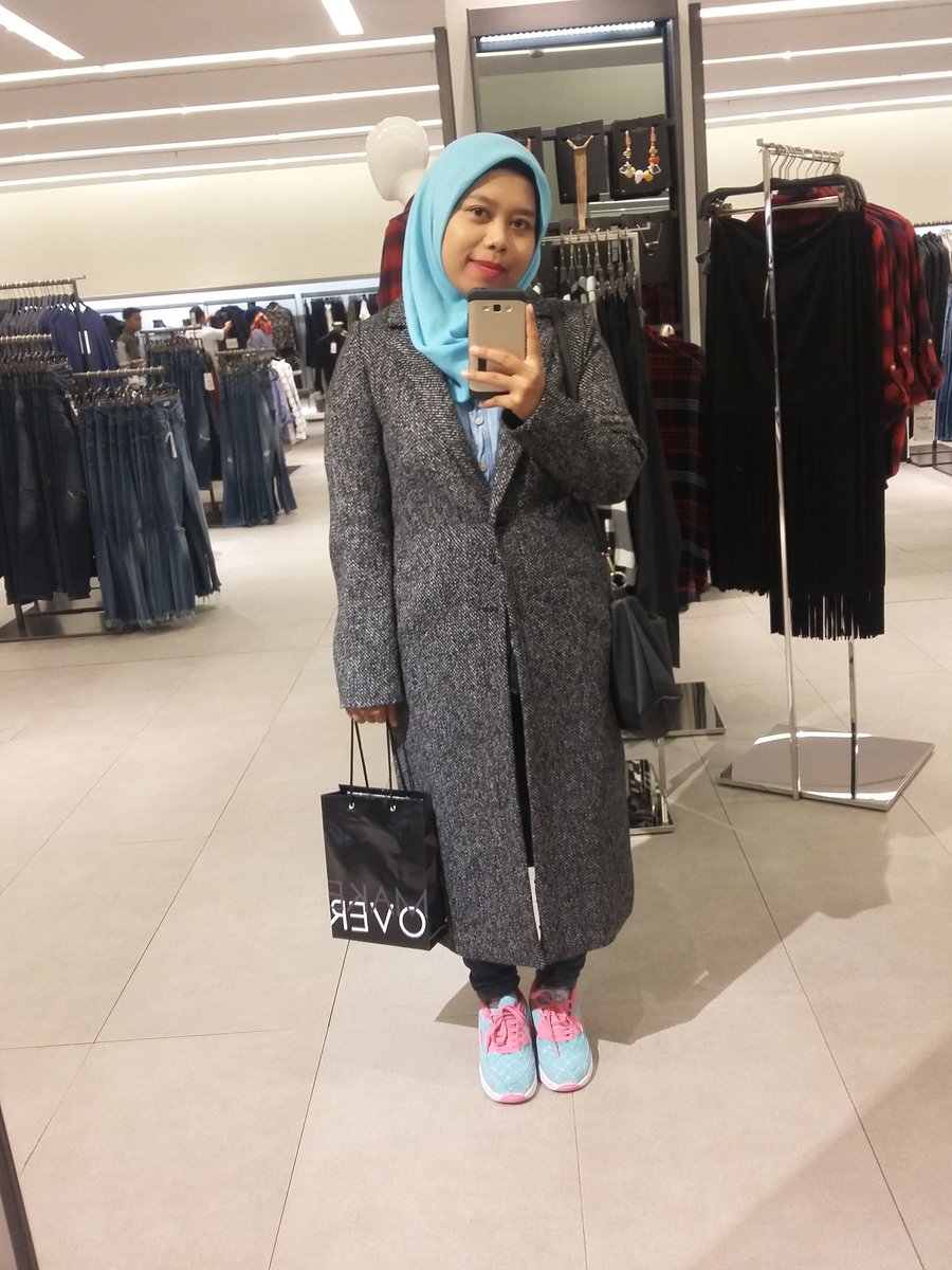 selviawoo's tweet photo. musim salju di pasar minggu ❄❄❄⛄⛄⛄ https://t.co/KMdlbZYdJU