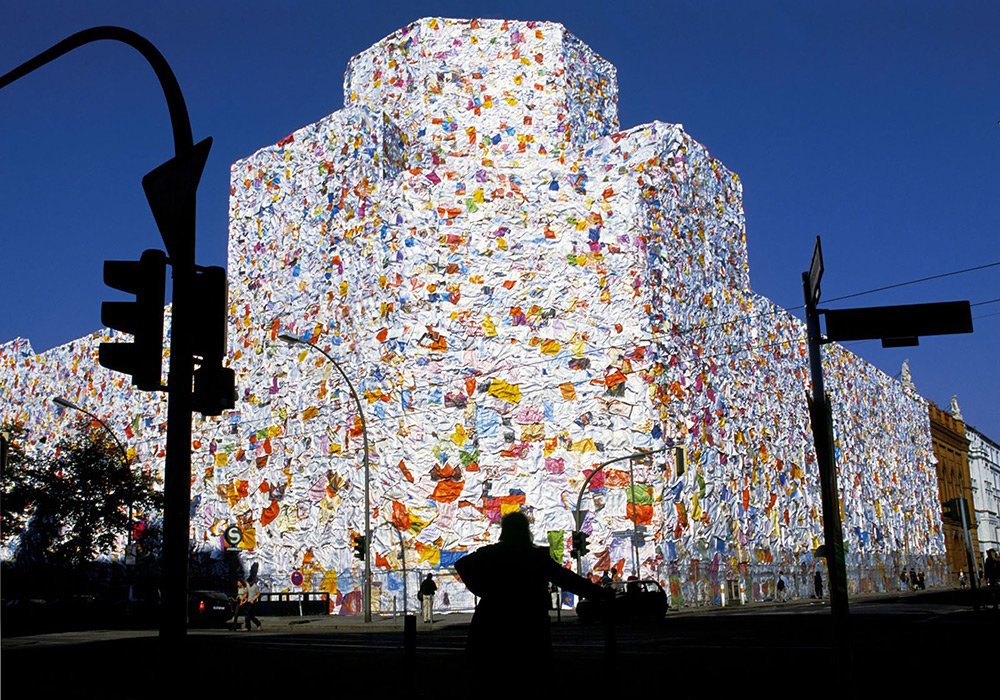 ArtSheepMag's tweet photo. Former Berlin Post Office Wrapped In Thousands Of Oversized Love Letters - https://t.co/pqIk0hO7ym #love https://t.co/rjDFXgp54O
