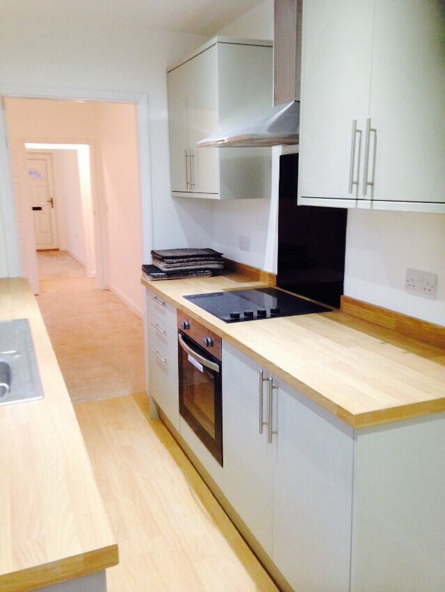 TGJoinery's tweet photo. New kitchen &amp; bathroom fitted into a property last month ready to go on the market now. https://t.co/roPAUAqD3j
