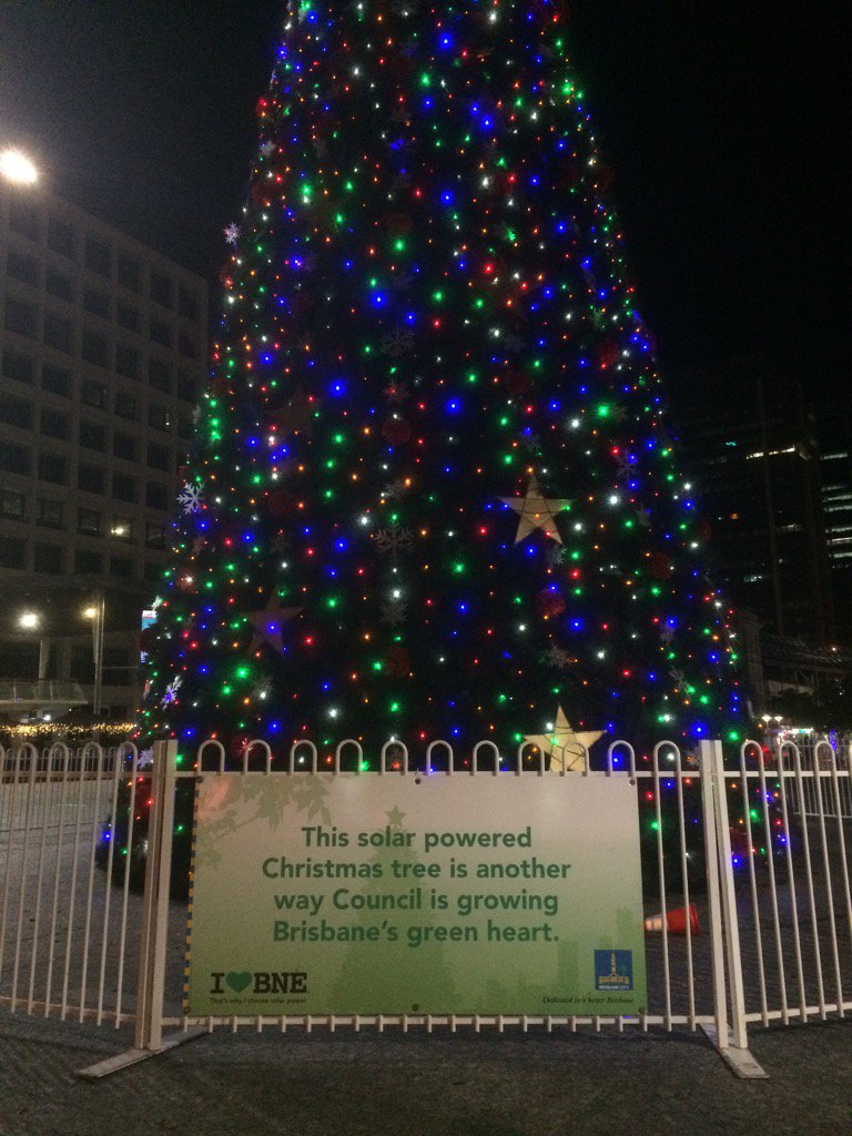 HandyDylan's tweet image. What a time to be alive! #SolarPoweredTree 
#ModernLiving