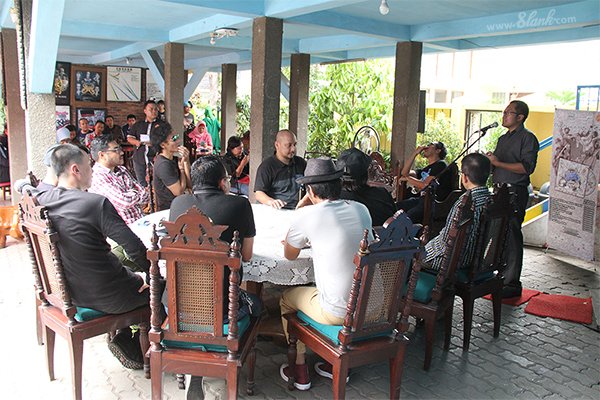 #ApaYangTerjadi? <a href="/TexasIndonesia/">Texas Chicken</a> yang ngebantu distribusi album #reStartHati, silaturahmi ke Potlot #SlankDiTexas