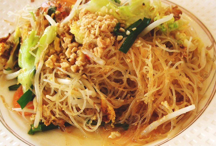 meshiterror24's tweet photo. お腹いっぱいカンボジアの味を楽しめ！
Mildly sweet rice vermicelli!! It's appetizing :)
 https://t.co/mZnwMWTe2D https://t.co/oGoREyYzAI