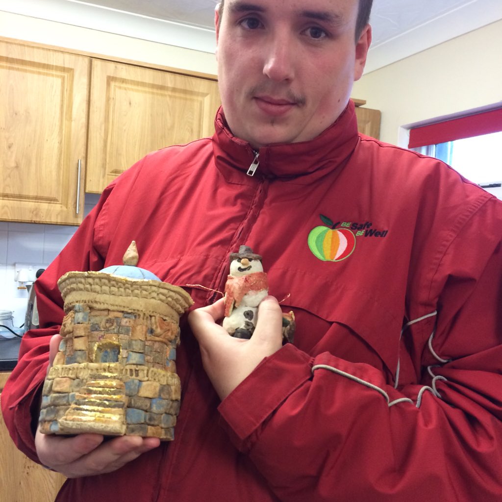 The shedders showing off their finished pottery pieces <a href="/northernsheds/">Northern Mens Shed</a> <a href="/LeonaDevineart/">Leona Devine Artist</a>