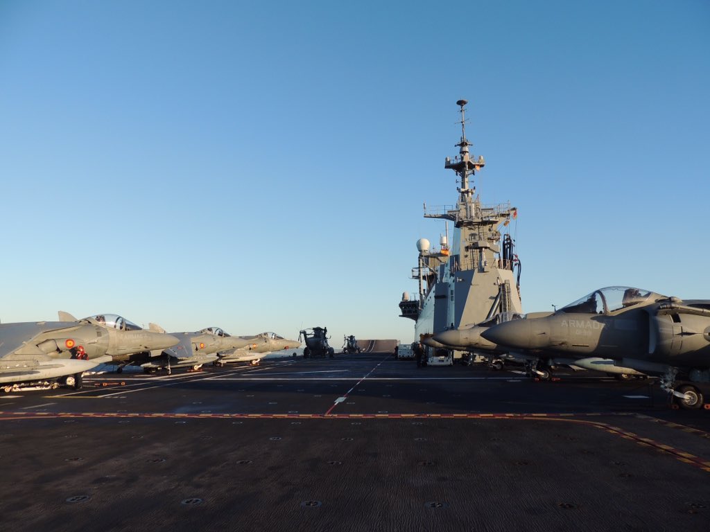 CVD0a3vXAAAyCf6.jpg:large