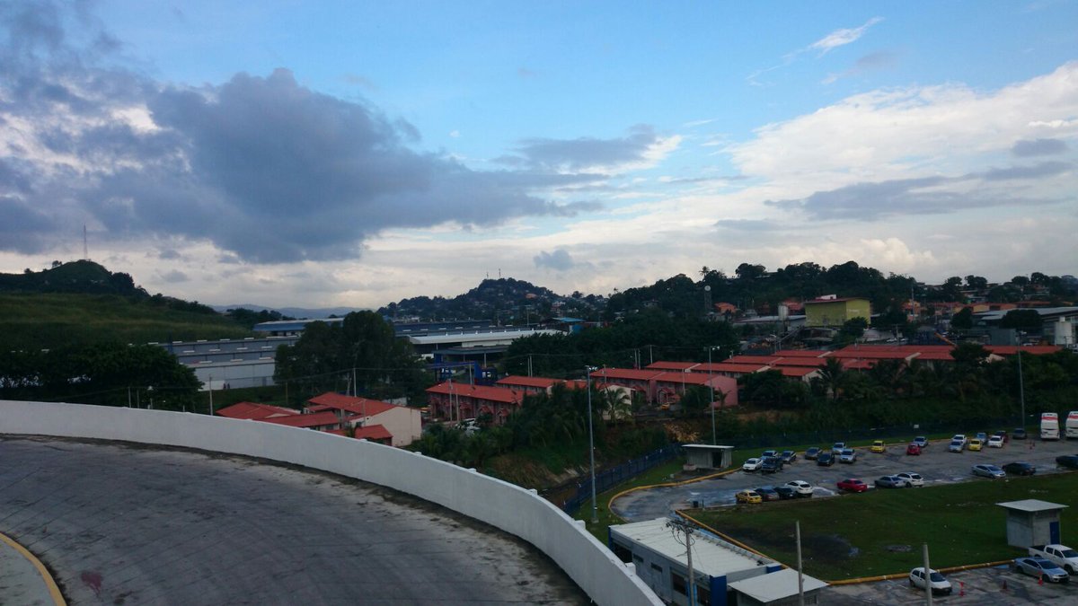 Dtservices12's tweet photo. #hoy muy #temprano haciendo #entrega desde las #alturas en este #lunes #hermoso #panama https://t.co/Y2XgAyaBUV
