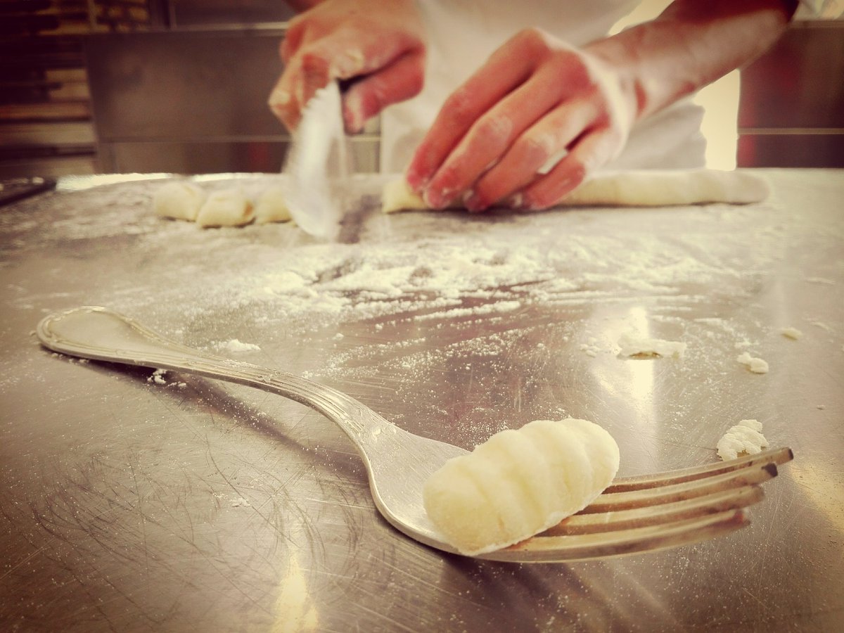 ChefCive's tweet photo. Lunedì... Gnocchi! E non parlo dei miei corsisti :) #professionecuoco @ilGamberoRosso  @GamberoRossoTO https://t.co/XxKHS2ixEs