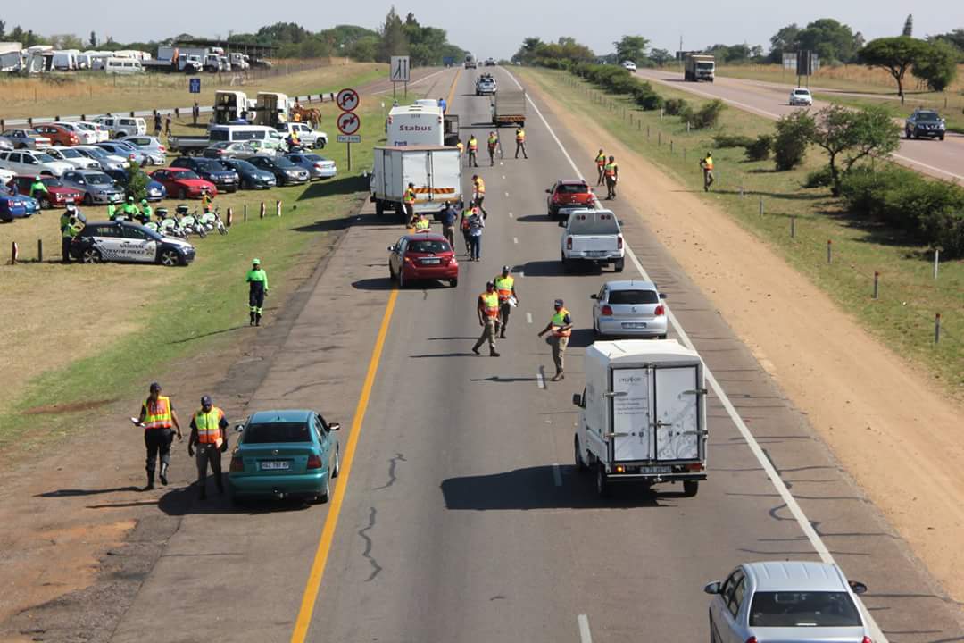 Kgosientsho_R's tweet photo. There will be high visibility of Traffic Enforcement officials across @CityTshwane . #Highways #BusyRoads https://t.co/kZfbJyXDbI