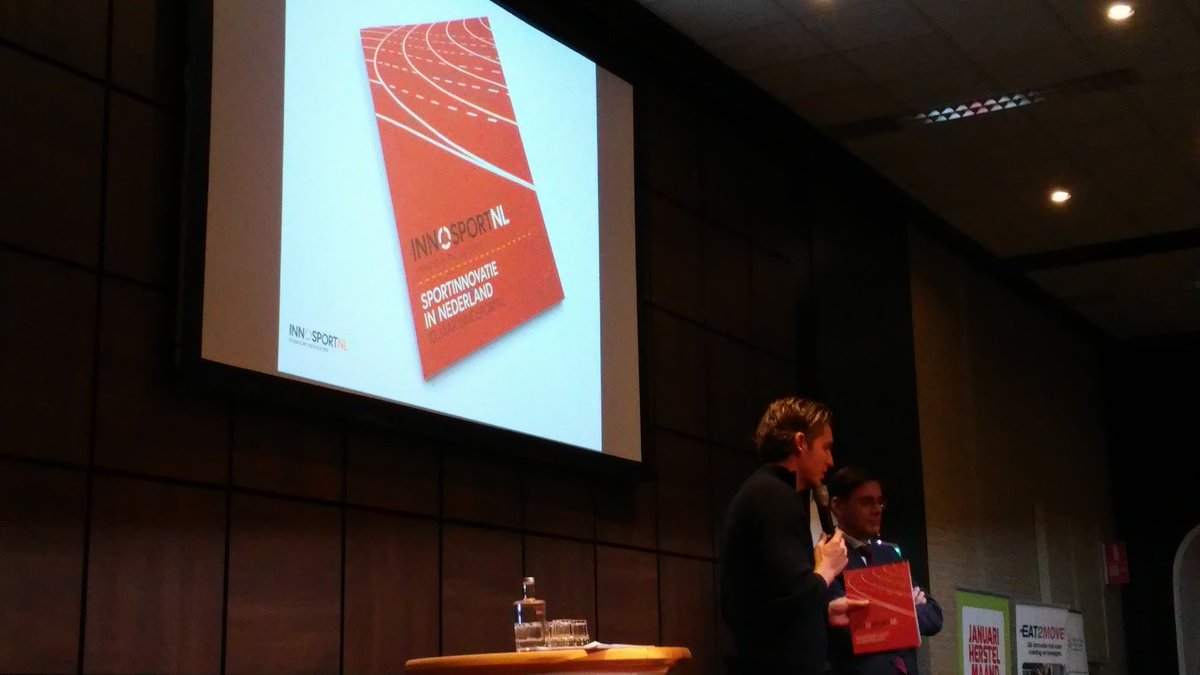 <a href="/InnoSportNL/">InnoSportNL</a> Toen en Nu 10 jaar in mooi boek uitgereikt aan <a href="/pvdhoogenband/">Pieter van den Hoogenband</a> .