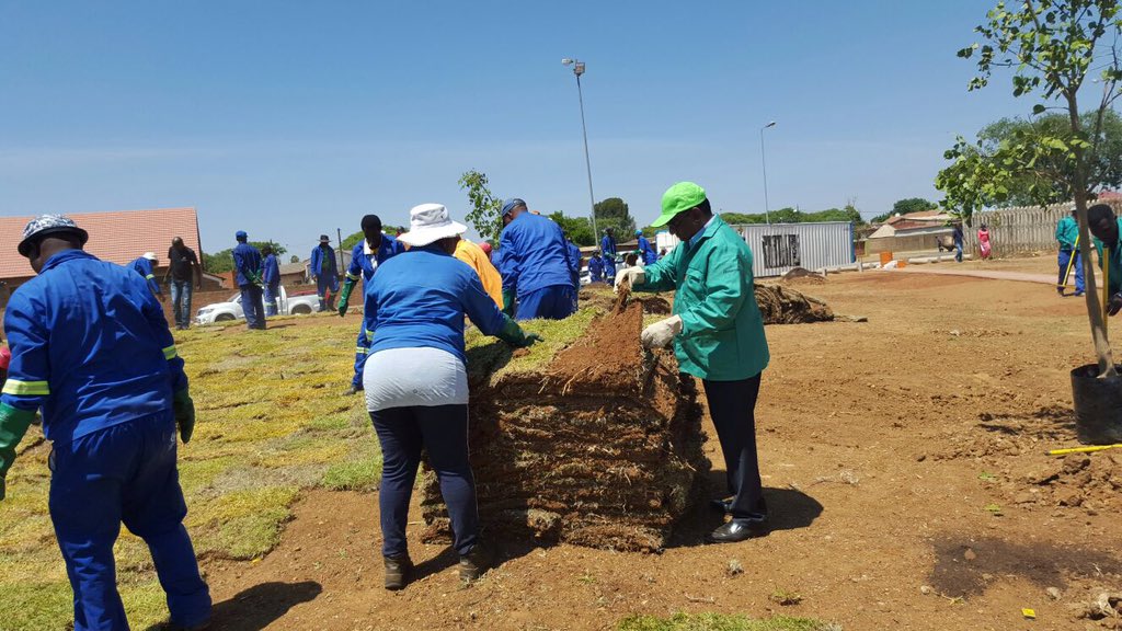 lolomokgobi's tweet photo. You can either sing our praises or be envious of our success #Pitjie24hrpark #ntirhisano #kukamaoto https://t.co/TaUt3OhawH
