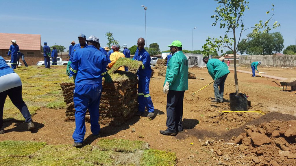 lolomokgobi's tweet photo. You can either sing our praises or be envious of our success #Pitjie24hrpark #ntirhisano #kukamaoto https://t.co/TaUt3OhawH