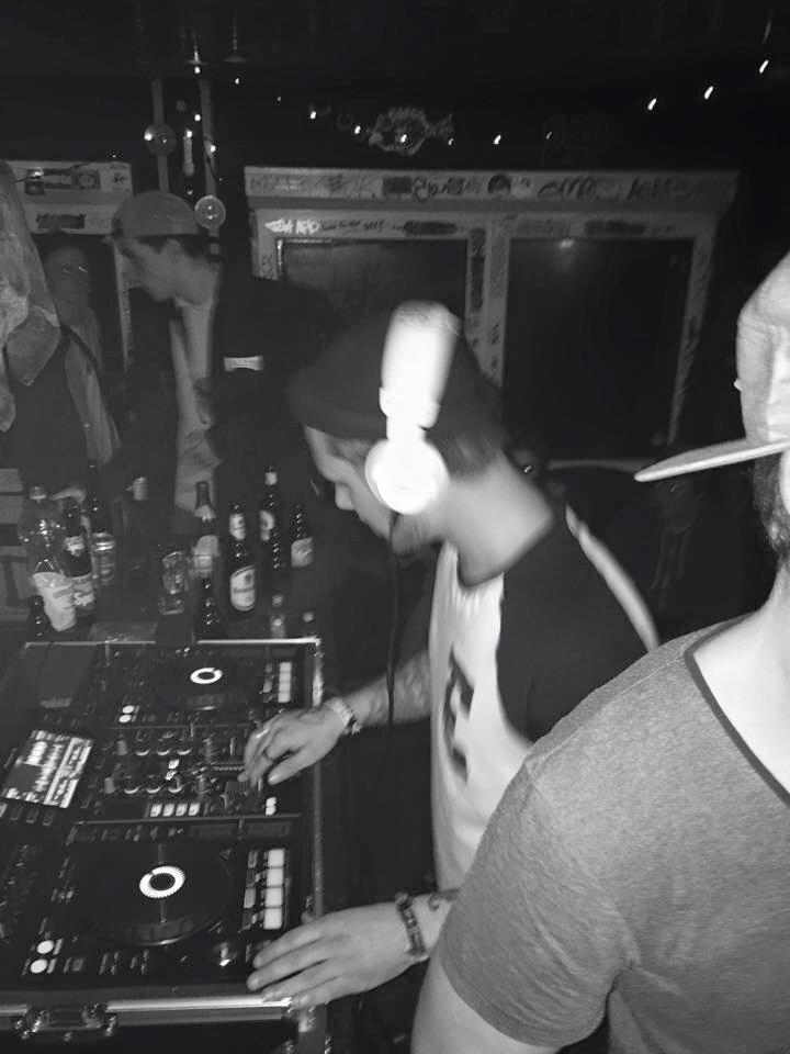 adrian_xciv's tweet photo. Great time @ Nova Silva! /w Immer &amp; Öfter, Marwan x Fackel #techno #techhouse #deep https://t.co/1G7XRG6JYO