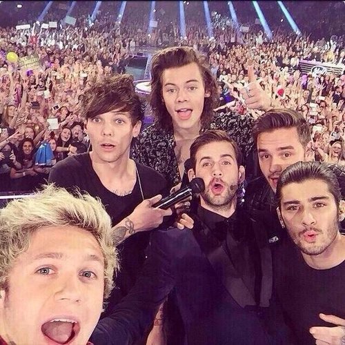LTtouring2018's tweet photo. Signs as 1d selfies

📷 Aquarius 

#MTVStars One Direction https://t.co/0vByxcPbgn