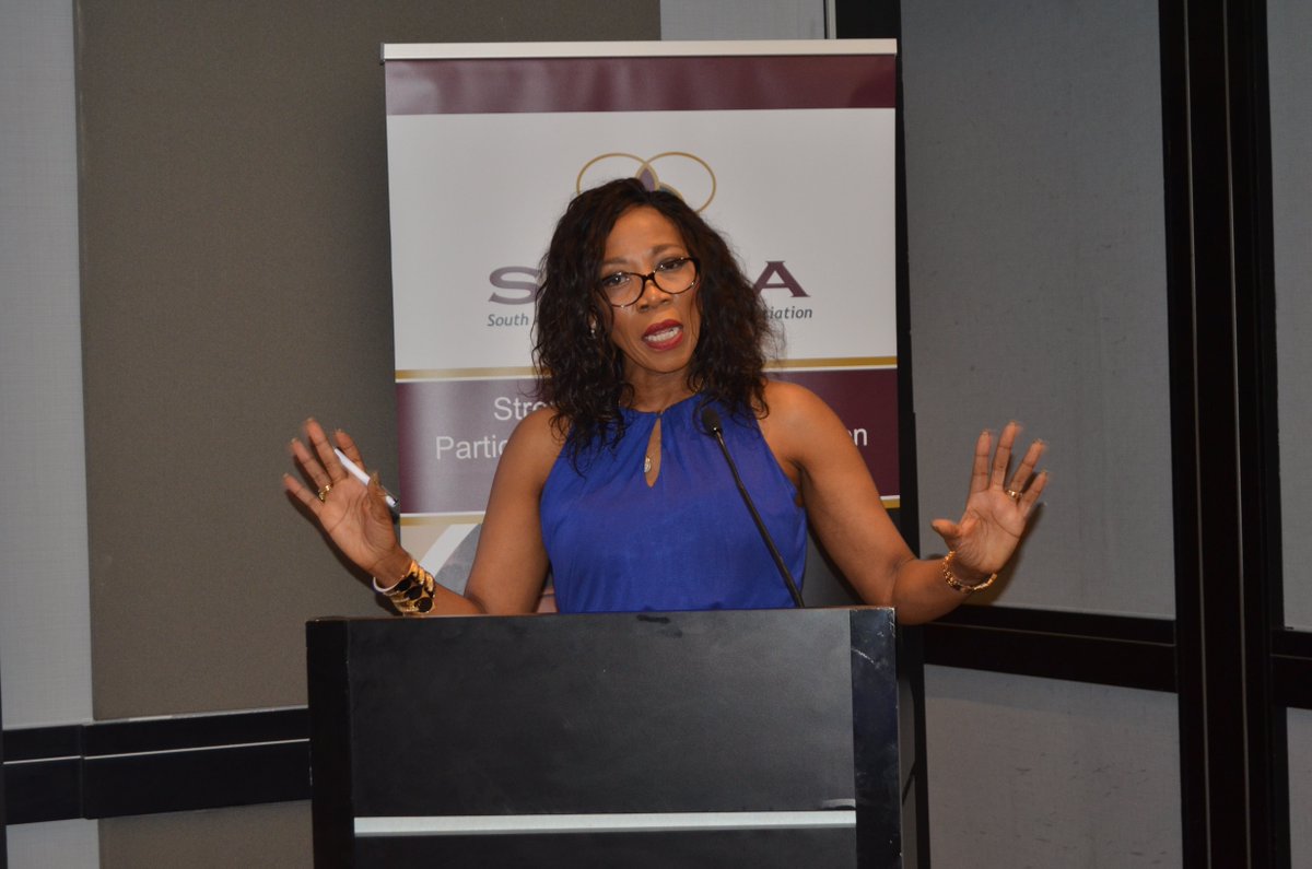MasangoBongani3's tweet photo. Zanele Makina South African High Commissioner to Cameroon at networking session for women leaders. #AFricities2015 https://t.co/mswZealWcP