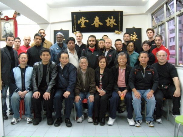 myvtbh's tweet photo. Moy Yat family with Sibak Ip Chin #ipchin #vsingtsun #moyyat #artesmarciais #WingChun #wintsun #bh #ypman https://t.co/02k3J5kOIX