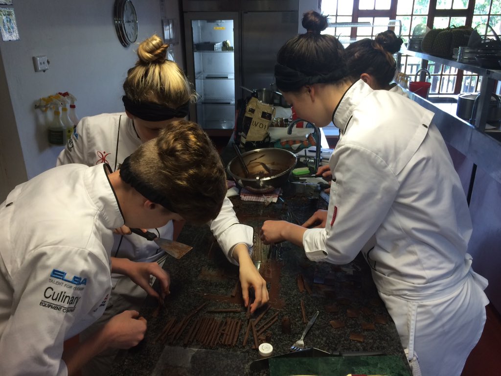 danielagutstadt's tweet photo. #chocolate everywhere #learningisfun #cheflife #girlsinthekitchen @culinarysa https://t.co/1OhEnZyzmh